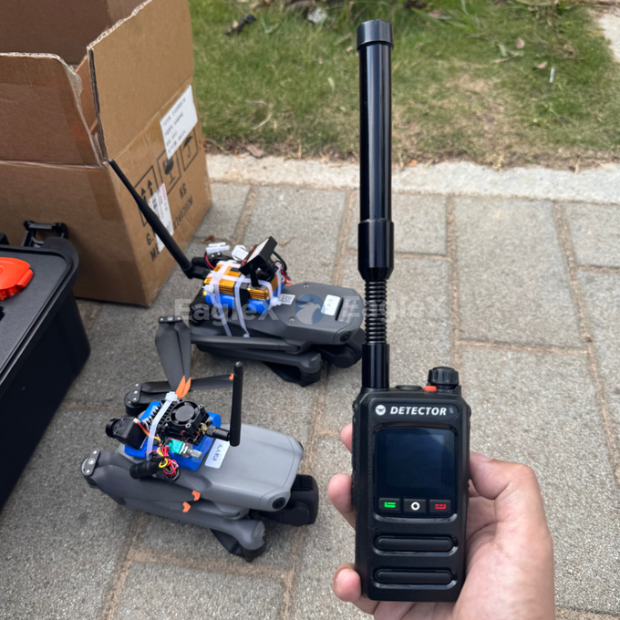 1.5-2KM FPV de mano Detector de drones Detección 800 ¥1500MHz、2400 ¥2485MHz、5725 ¥5850MHz 1