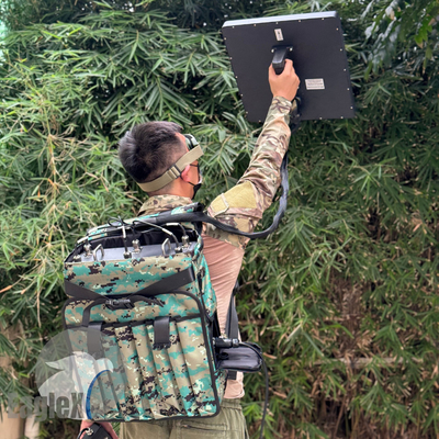 Mochila de camuflaje bloqueador de señales para drones 2KM ~ 2.5KM